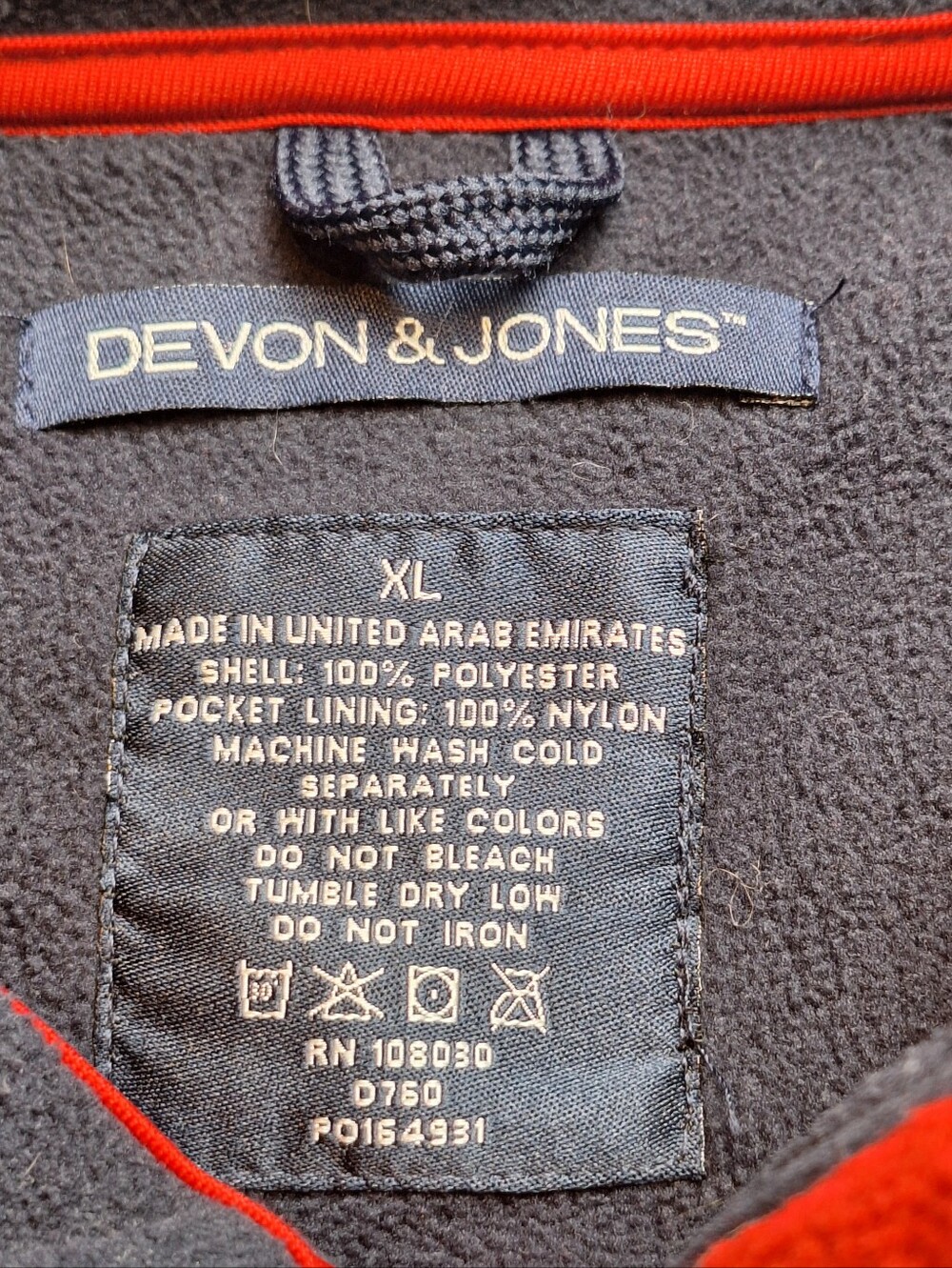 Devon & Jones Red Sleeveless Fleece Vest Size XL - Picture 4 of 6